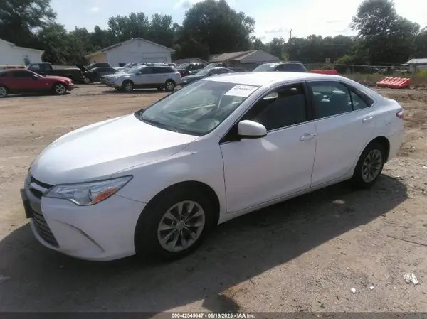 4T1BF1FK1GU145097 2016 TOYOTA CAMRY - Image 2