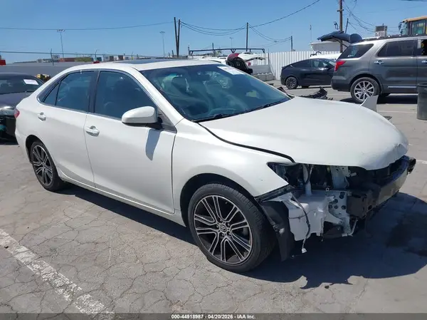 4T1BF1FK1GU147528 2016 TOYOTA CAMRY - Image 1