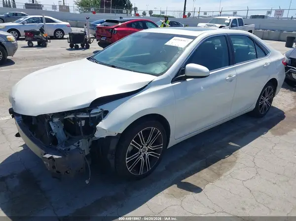 4T1BF1FK1GU147528 2016 TOYOTA CAMRY - Image 2