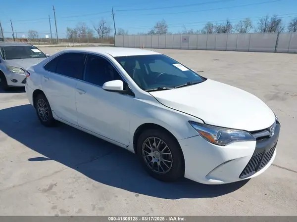 4T1BF1FK1GU148114 2016 TOYOTA CAMRY - Image 1