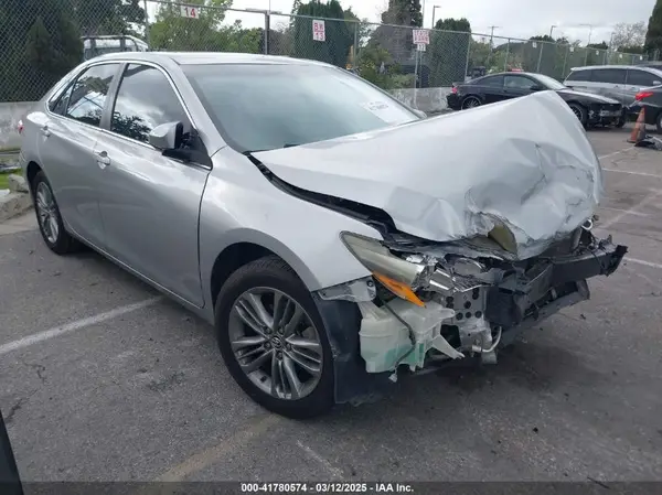 4T1BF1FK1GU152258 2016 TOYOTA CAMRY - Image 1
