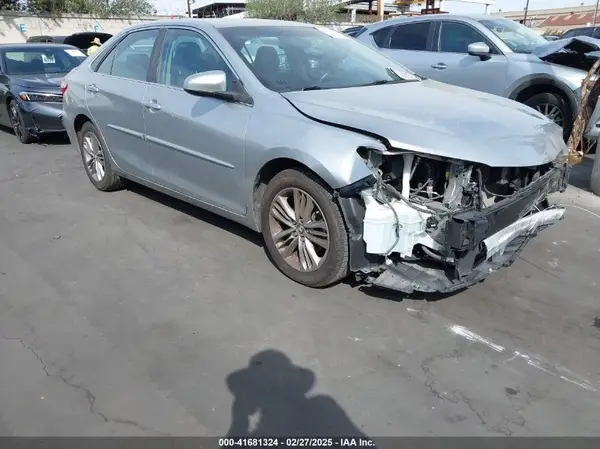 4T1BF1FK1GU152793 2016 TOYOTA CAMRY - Image 1