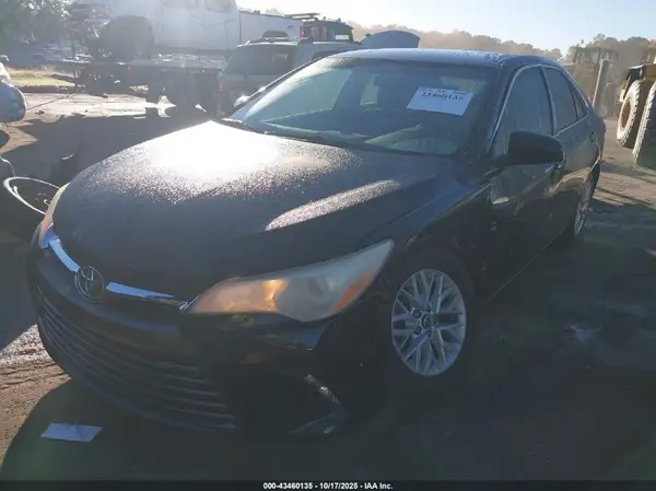 4T1BF1FK1GU156021 2016 TOYOTA CAMRY - Image 2