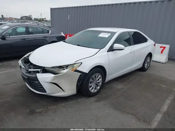 4T1BF1FK1GU157606 2016 TOYOTA CAMRY - Image 2