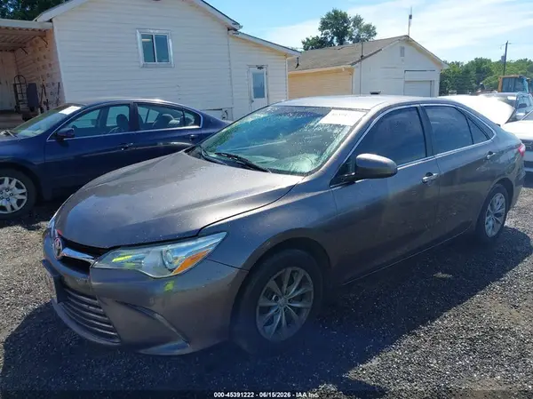 4T1BF1FK1GU158674 2016 TOYOTA CAMRY - Image 2