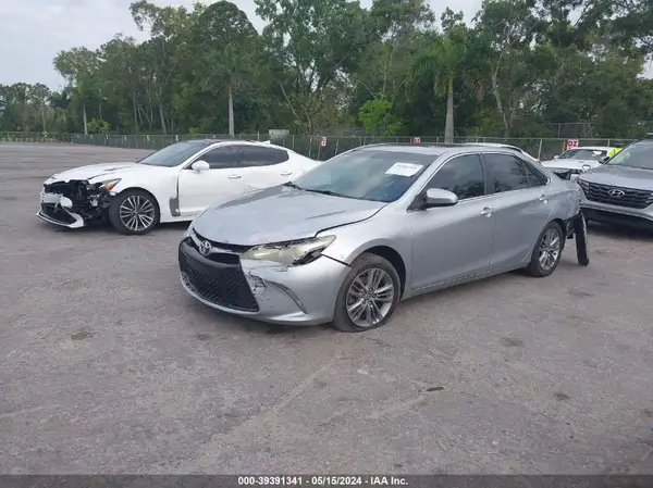 4T1BF1FK1GU159758 2016 TOYOTA CAMRY - Image 2