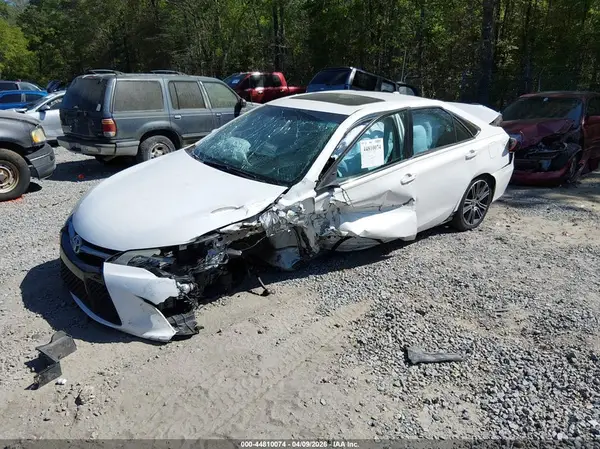 4T1BF1FK1GU160926 2016 TOYOTA CAMRY - Image 2