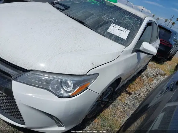 4T1BF1FK1GU161767 2016 TOYOTA CAMRY - Image 2