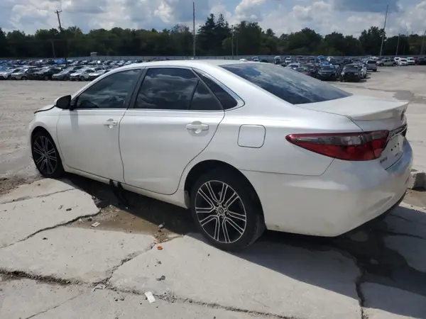 4T1BF1FK1GU163860 2016 TOYOTA CAMRY - Image 2