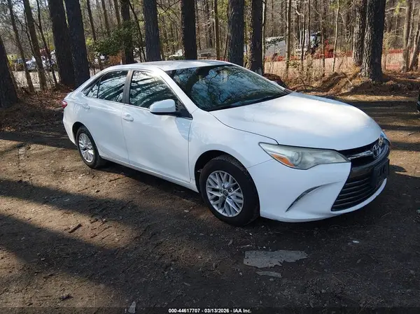 4T1BF1FK1GU164605 2016 TOYOTA CAMRY - Image 1