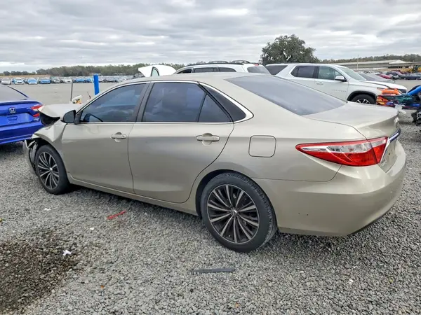 4T1BF1FK1GU165821 2016 TOYOTA CAMRY - Image 2