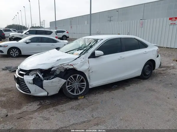 4T1BF1FK1GU167388 2016 TOYOTA CAMRY - Image 2