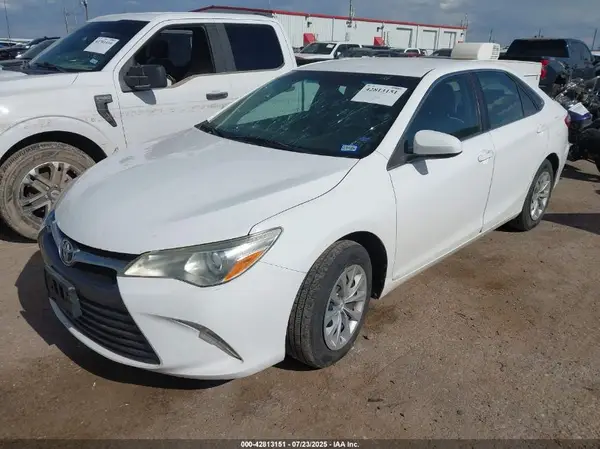 4T1BF1FK1GU168265 2016 TOYOTA CAMRY - Image 2