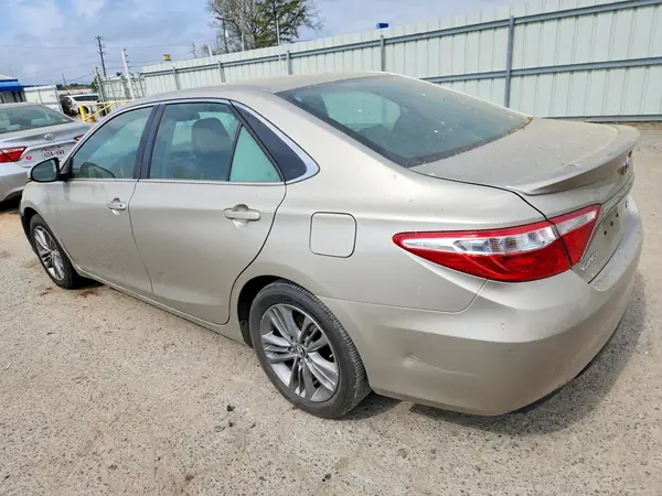 4T1BF1FK1GU168962 2016 TOYOTA CAMRY - Image 2
