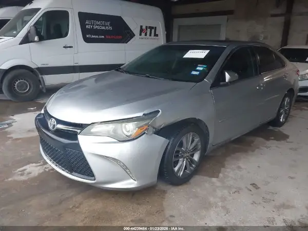 4T1BF1FK1GU168976 2016 TOYOTA CAMRY - Image 2