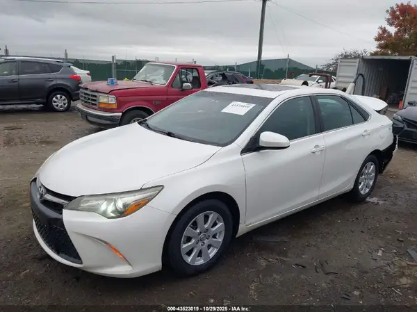 4T1BF1FK1GU169514 2016 TOYOTA CAMRY - Image 2