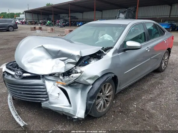 4T1BF1FK1GU170226 2016 TOYOTA CAMRY - Image 2