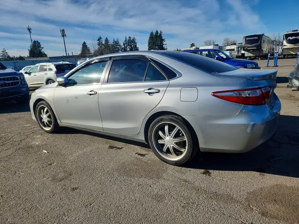 4T1BF1FK1GU170369 2016 TOYOTA CAMRY - Image 2