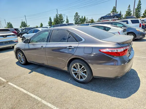4T1BF1FK1GU173062 2016 TOYOTA CAMRY - Image 2