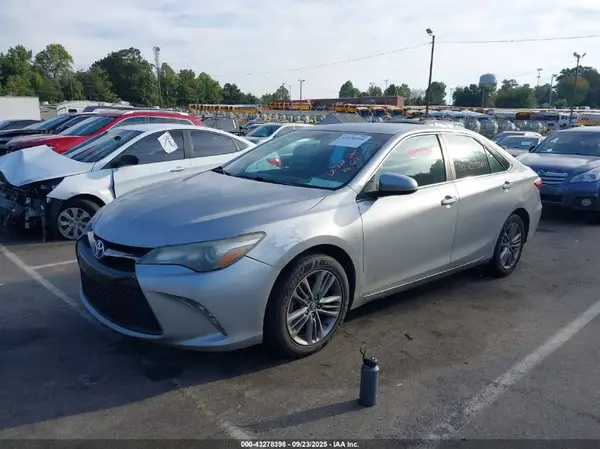 4T1BF1FK1GU174566 2016 TOYOTA CAMRY - Image 2