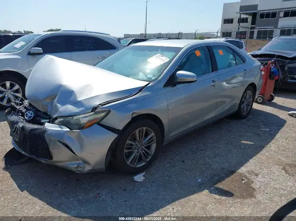 4T1BF1FK1GU176320 2016 TOYOTA CAMRY - Image 2