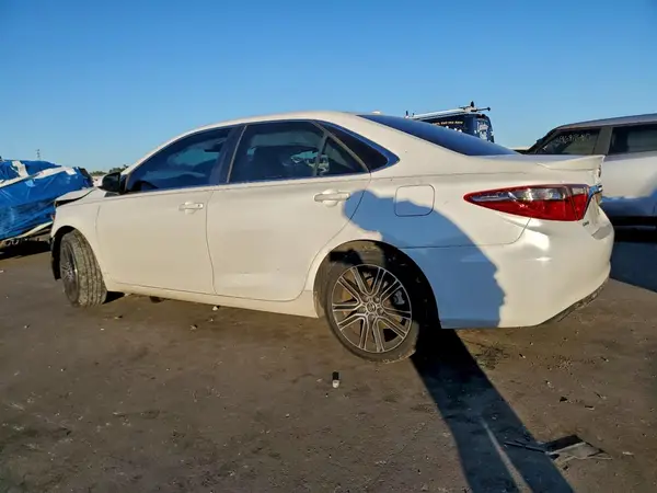 4T1BF1FK1GU178343 2016 TOYOTA CAMRY - Image 2