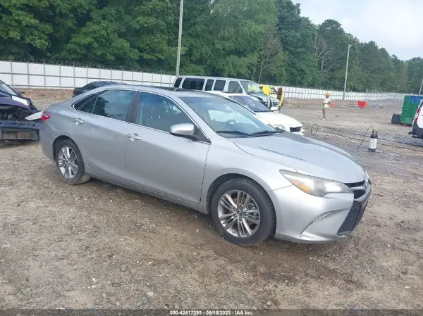 4T1BF1FK1GU181503 2016 TOYOTA CAMRY - Image 1
