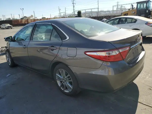 4T1BF1FK1GU182909 2016 TOYOTA CAMRY - Image 2