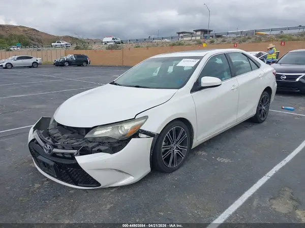 4T1BF1FK1GU184403 2016 TOYOTA CAMRY - Image 2