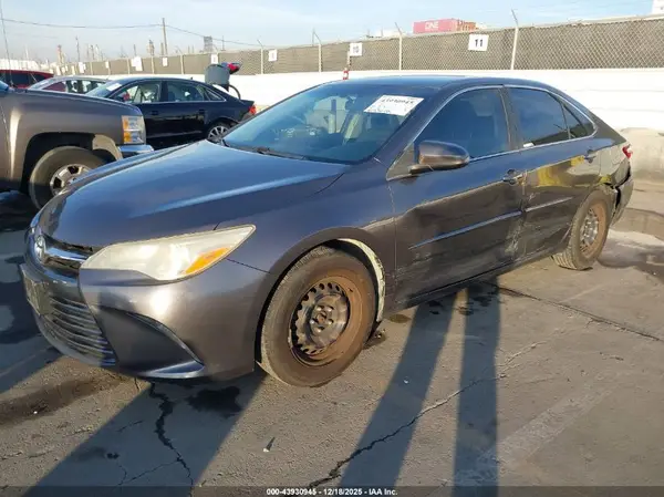 4T1BF1FK1GU185406 2016 TOYOTA CAMRY - Image 2
