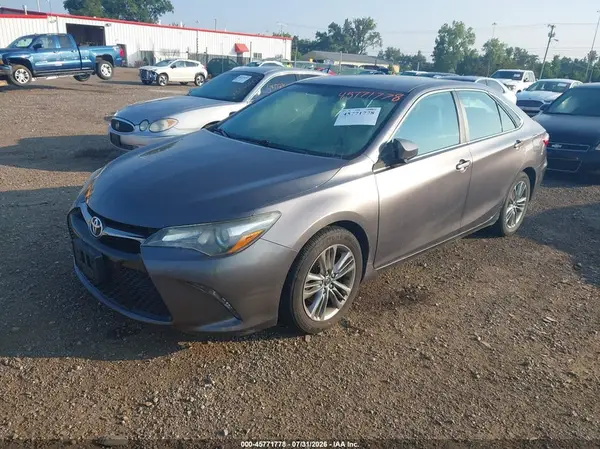 4T1BF1FK1GU185633 2016 TOYOTA CAMRY - Image 2