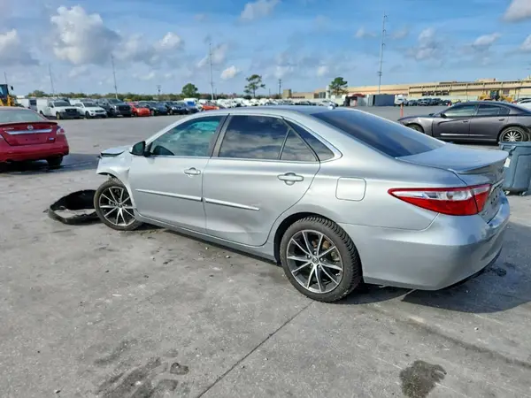 4T1BF1FK1GU185826 2016 TOYOTA CAMRY - Image 2