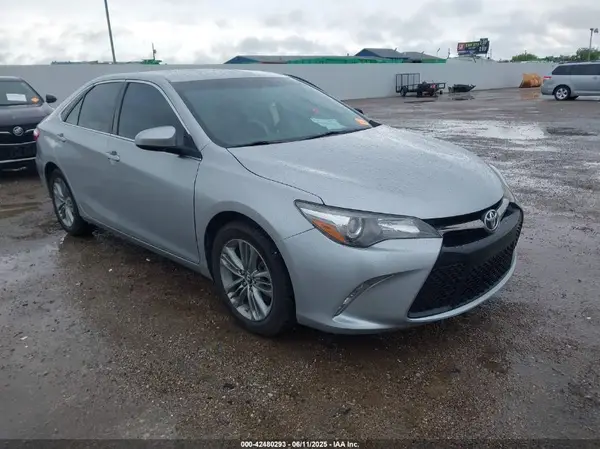 4T1BF1FK1GU188693 2016 TOYOTA CAMRY - Image 1