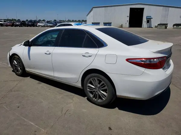 4T1BF1FK1GU193067 2016 TOYOTA CAMRY - Image 2