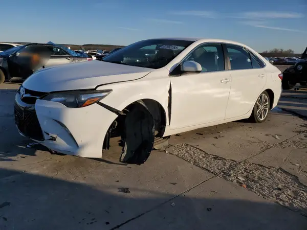 4T1BF1FK1GU197605 2016 TOYOTA CAMRY - Image 1