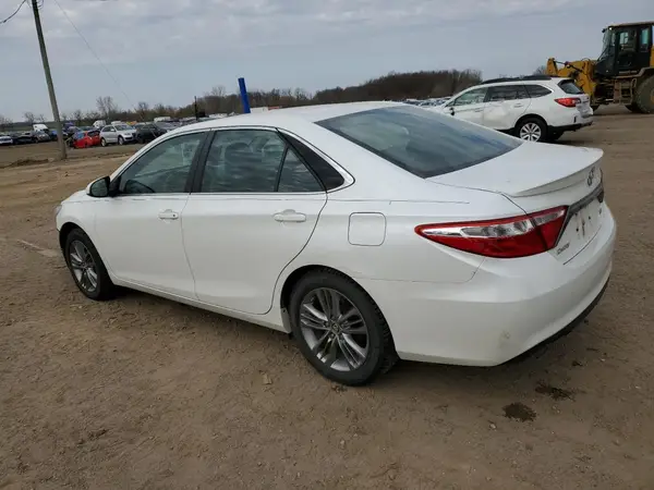 4T1BF1FK1GU204665 2016 TOYOTA CAMRY - Image 2