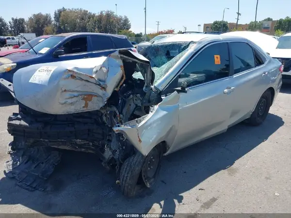 4T1BF1FK1GU205749 2016 TOYOTA CAMRY - Image 2