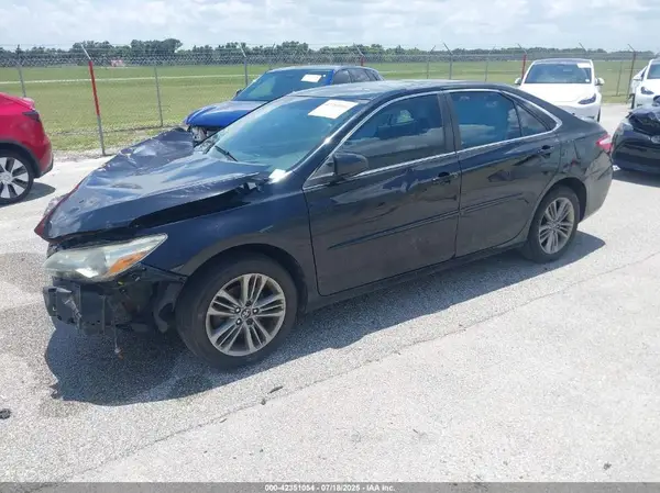 4T1BF1FK1GU205993 2016 TOYOTA CAMRY - Image 2