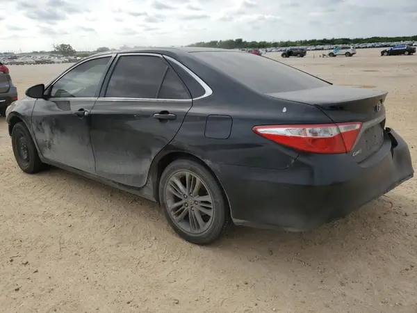 4T1BF1FK1GU208327 2016 TOYOTA CAMRY - Image 2