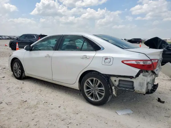 4T1BF1FK1GU209008 2016 TOYOTA CAMRY - Image 2