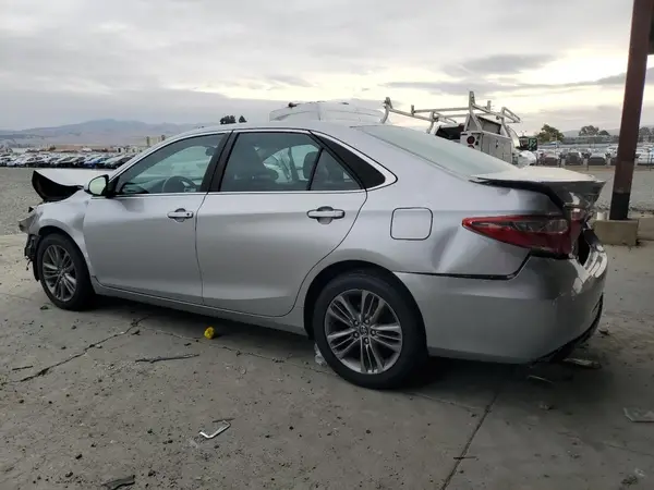 4T1BF1FK1GU209204 2016 TOYOTA CAMRY - Image 2