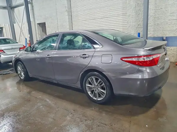 4T1BF1FK1GU211082 2016 TOYOTA CAMRY - Image 2