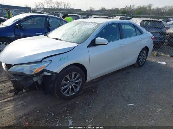 4T1BF1FK1GU214631 2016 TOYOTA CAMRY - Image 2