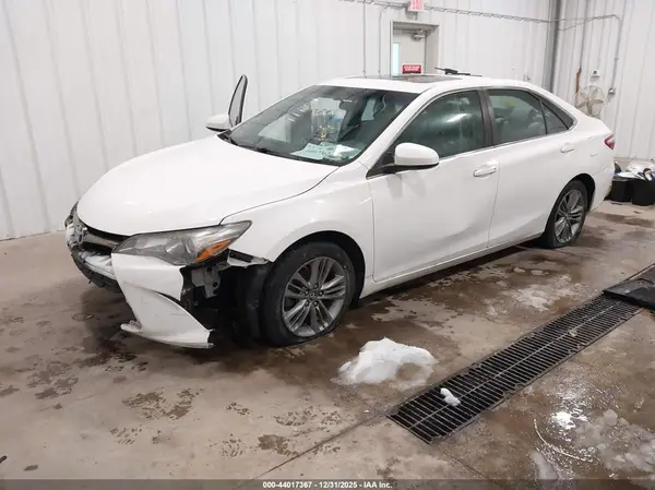 4T1BF1FK1GU216055 2016 TOYOTA CAMRY - Image 2