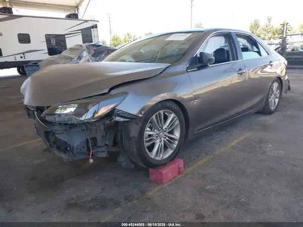 4T1BF1FK1GU218386 2016 TOYOTA CAMRY - Image 2