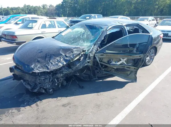 4T1BF1FK1GU220073 2016 TOYOTA CAMRY - Image 2