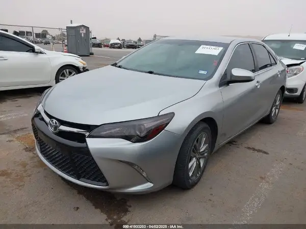 4T1BF1FK1GU220770 2016 TOYOTA CAMRY - Image 2