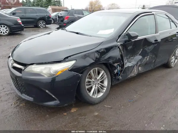 4T1BF1FK1GU221871 2016 TOYOTA CAMRY - Image 2