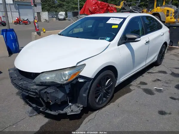4T1BF1FK1GU222924 2016 TOYOTA CAMRY - Image 2