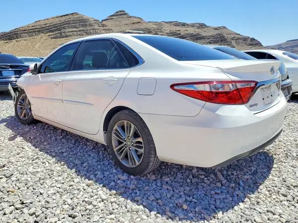 4T1BF1FK1GU223863 2016 TOYOTA CAMRY - Image 2